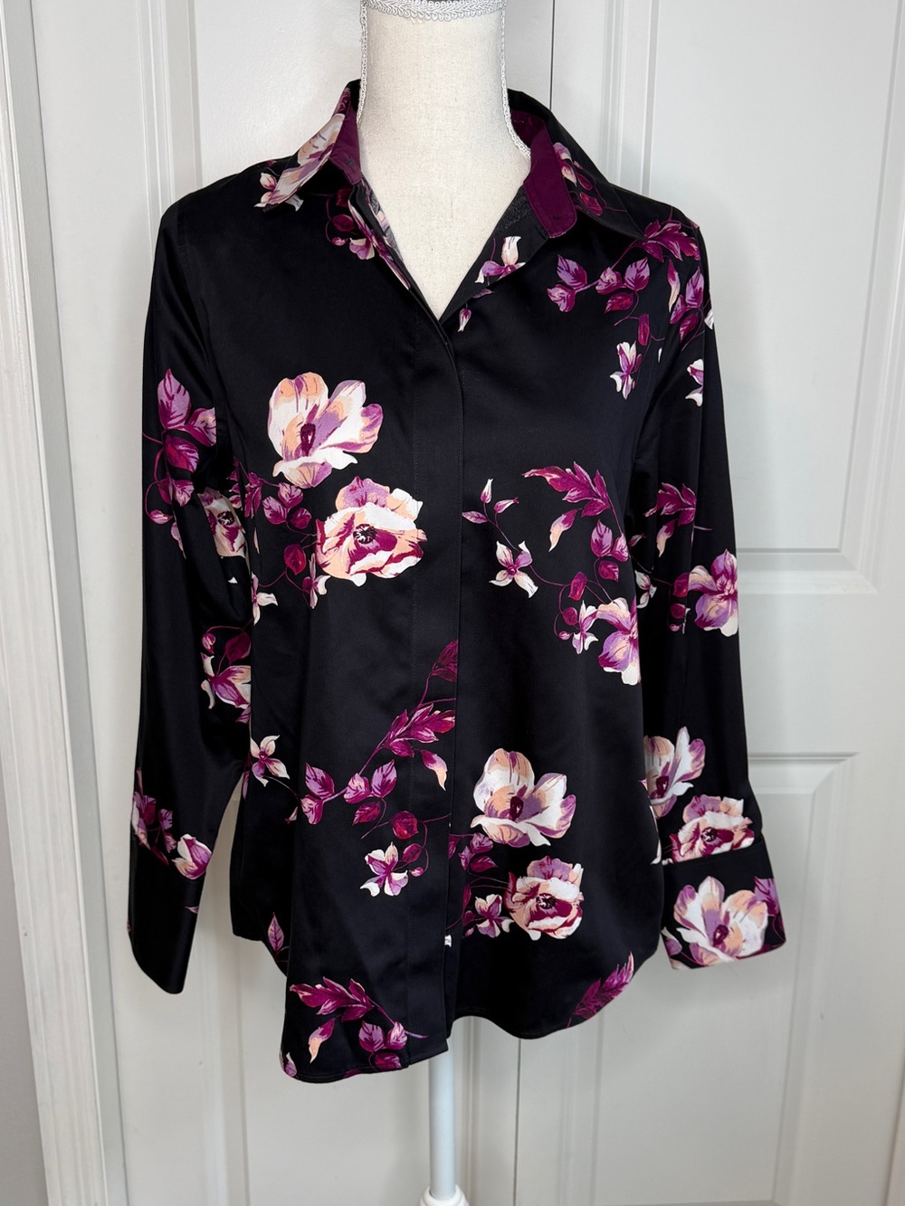 Chico’s Black Purple Floral No Iron Sateen Long Sleeve Shirt Small NEW Button Up
